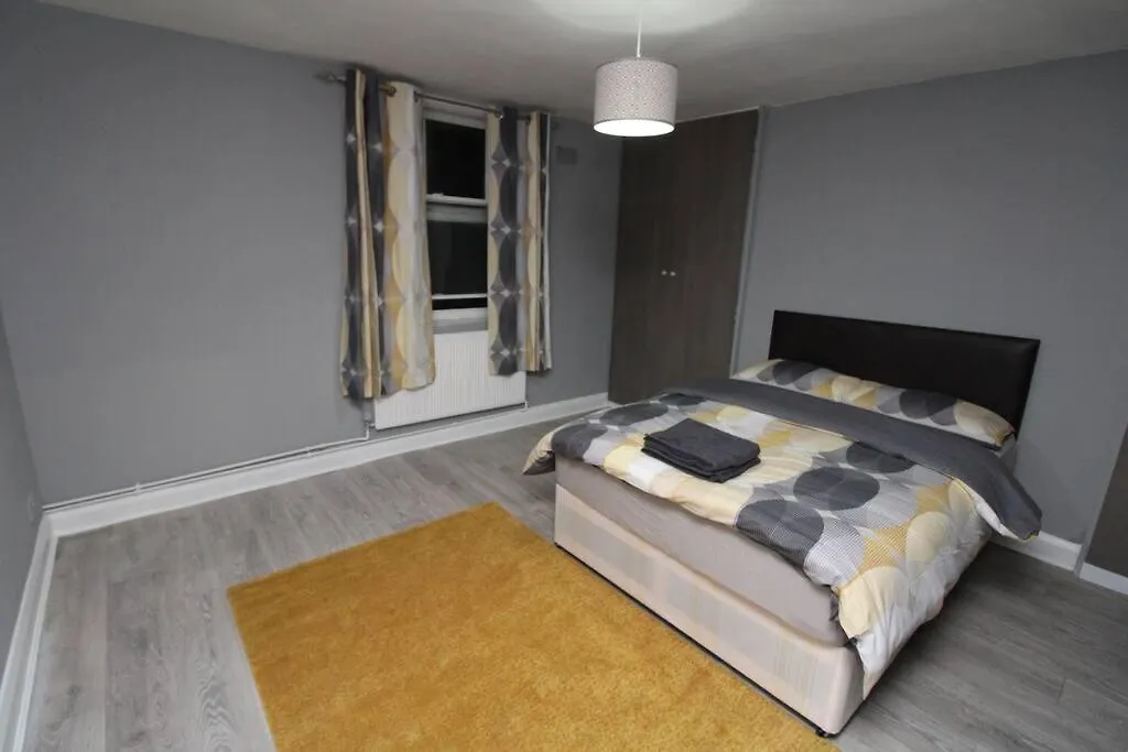 Modern 2 Bed Close To City Apartment London